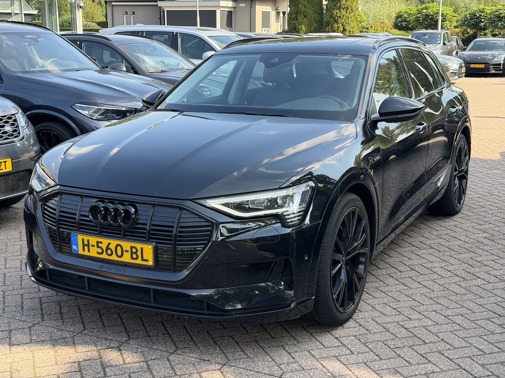 Audi E-tron e-tron 50 quattro Launch edition plus 71 kWh / SoH 90,2% / Panoramadak / Camera / Leder / 20'' / Luchtvering / Parkeerhulp V+A / ACC / Navigatie / Stoelverwarming