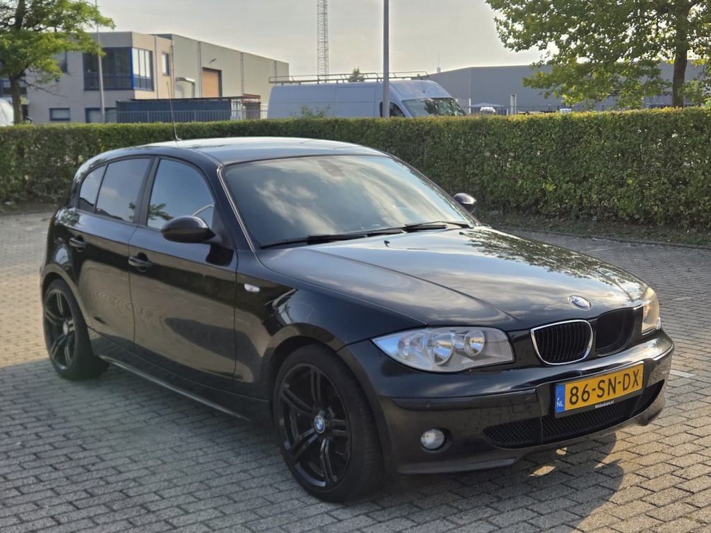 BMW 1-Serie 120i High Executive | Lm velgen | Airco | PDC |