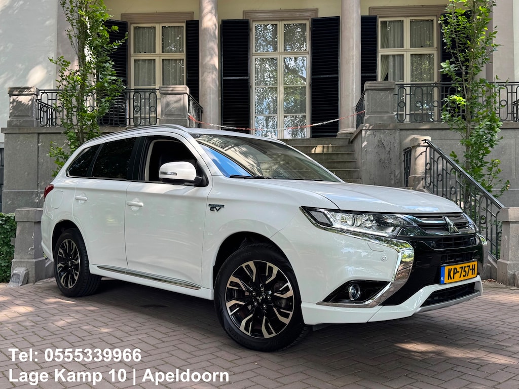 Mitsubishi Outlander PHEV Executive Edition Navi Camera Nl Auto Xenon Leder PDC Stoelverwarming