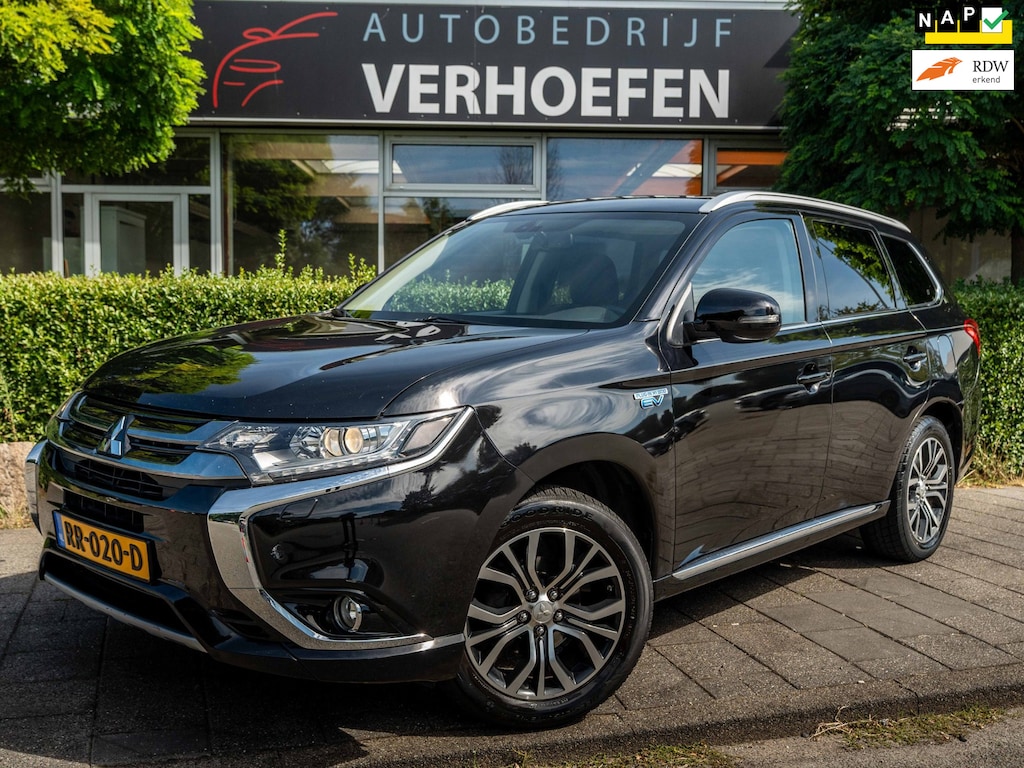 Mitsubishi Outlander 2.0 PHEV Pure - APPLE CARPLAY - PARKEER CAMERA - TREKHAAK - CRUISE / CLIMATE CONTR !