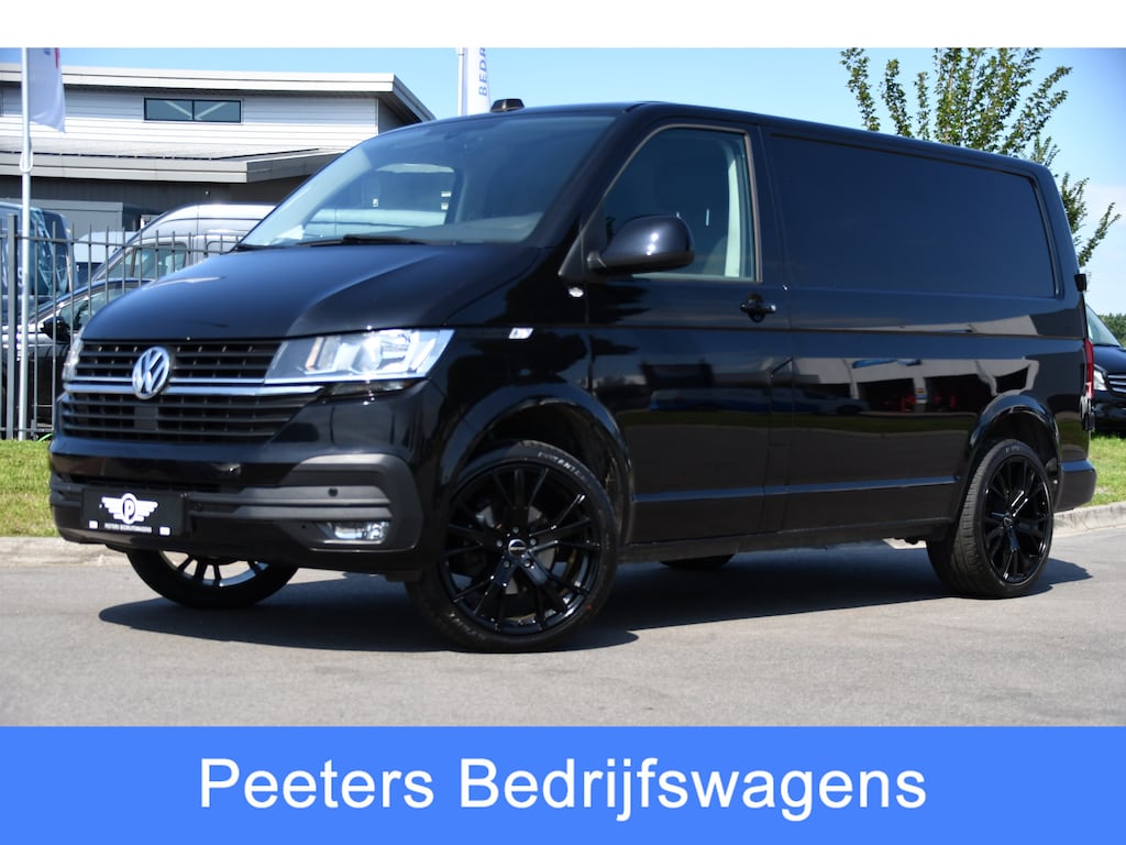 Volkswagen Transporter 2.0 TDI L1H1 30 Black Edition Camera, Cruise, Caprlay, 150pk, automaat, Multimedia, Trekhaak, Sensoren, Laadruimte betimmering, Uniek!