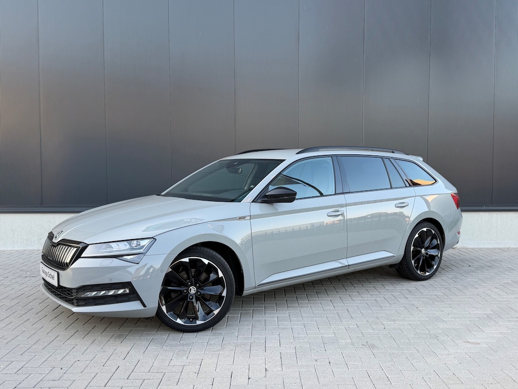Skoda Superb Combi 1.4 TSI iV Sportline - Navi - Memory Sportstoelen - Camera - Stoel-stuurverwarming - 19" LM velgen - Rijklaar