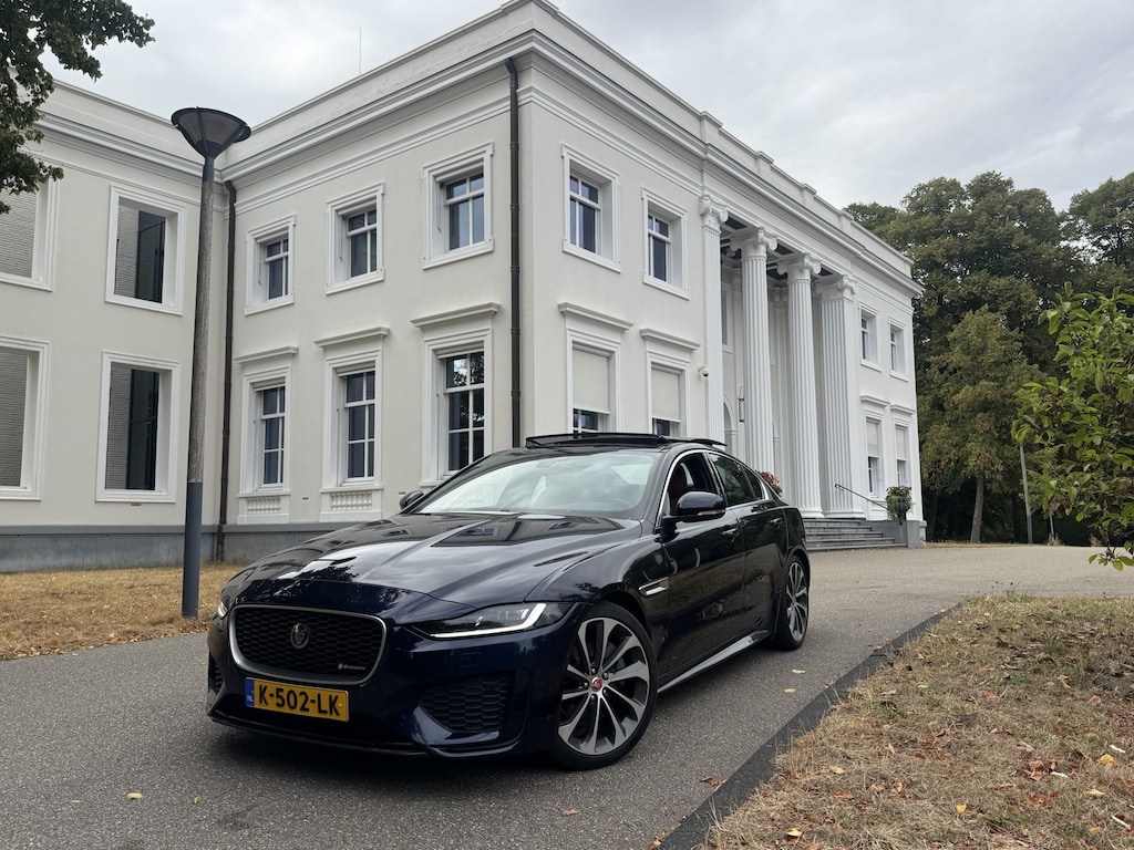 Jaguar XE 2.0 P250 R-Dynamic HSE