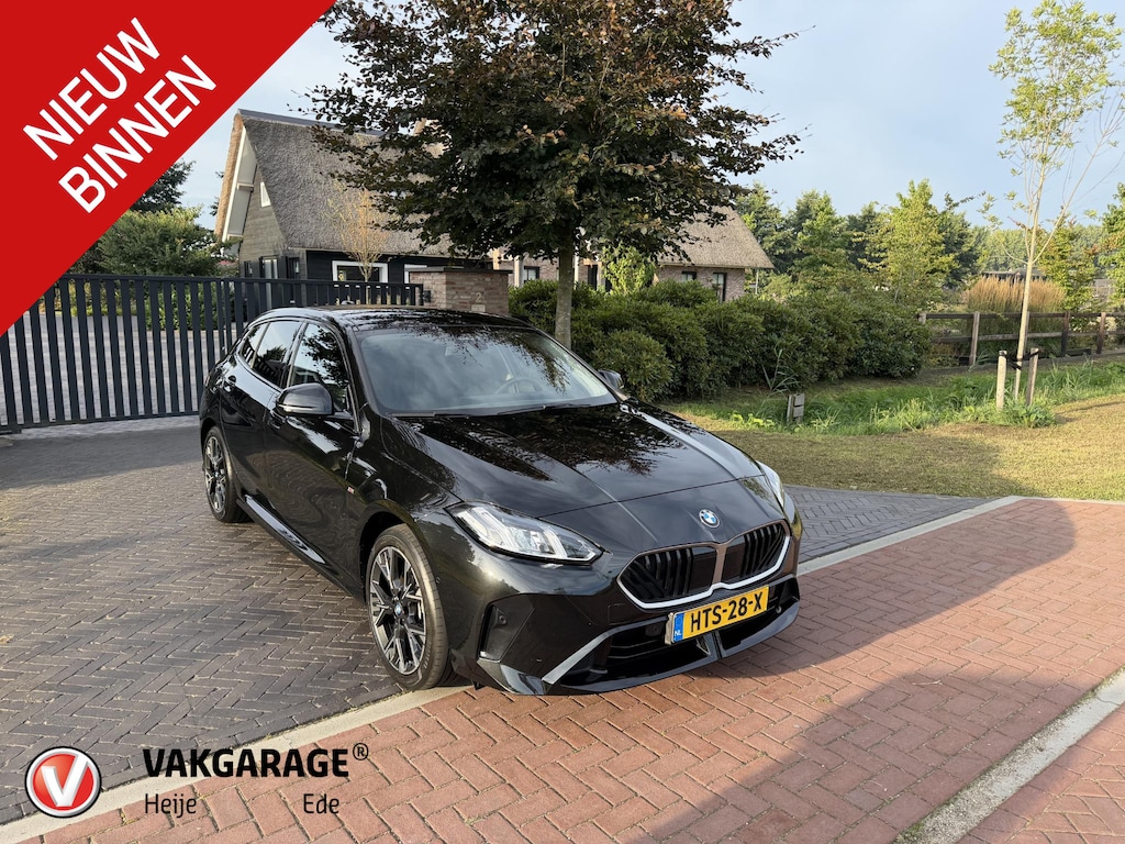 BMW 1-Serie 120 M Sport Design Edition | M-Pakket | Camera | Apple Carplay | NL-Auto |