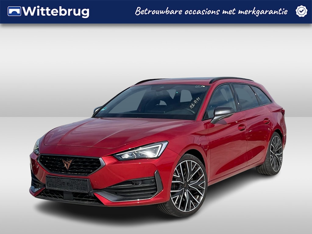 CUPRA Leon Sportstourer 1.4 e-Hybrid 245pk Performance DSG Automaat / Panorama schuifdak / LM 19 inch / Supersport stuur / Camera / Full LED