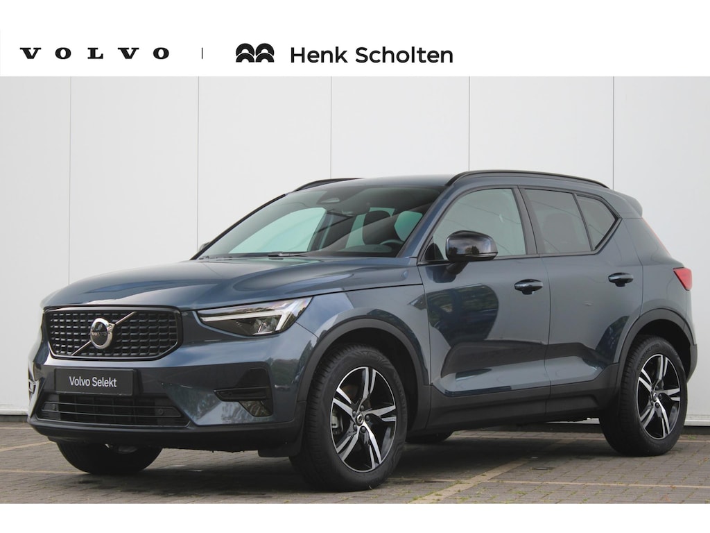 Volvo XC40 B4 197PK Plus Dark | Harman/Kardon Premium Audio | Adaptive Cruise & Pilot Assist | Semi elektrische trekhaak | Verwarmbare voorstoelen | Verwarmbaar stuurwiel | Premium audio by Harman Kardon | 18" Velgen | Power Seats incl. Memory |