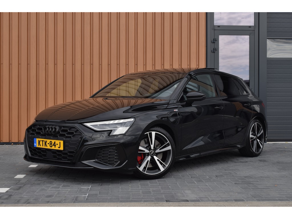 Audi A3 Sportback 45 TFSI e S-edition Competition | Pano | B&O | Head-Up