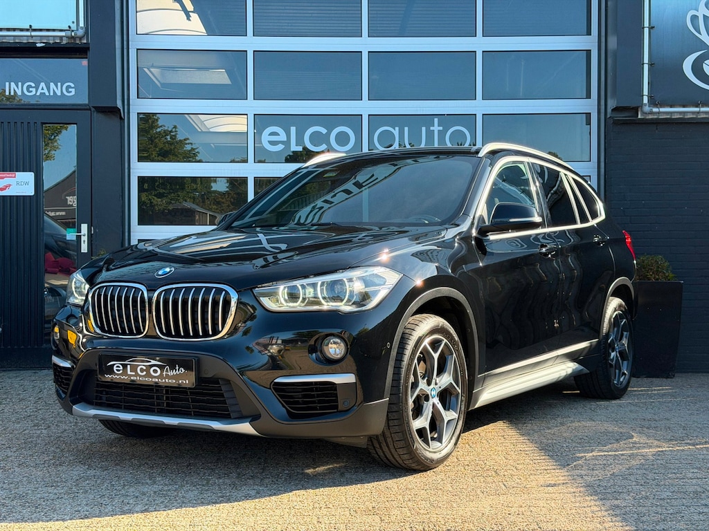 BMW X1 SDrive18i High Executive/SportStoelen+LED+Trekhaak