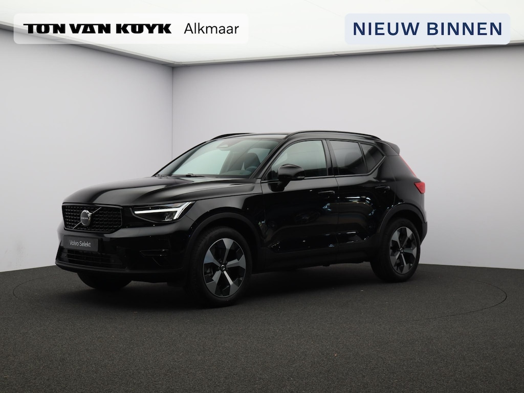 Volvo XC40 2.0 B4 Plus Dark / Pano. dak / Elektr. stoelverstelling / Stoel- + stuurwielverwarming / Harmand Kardon Audio / 19" / BLIS
