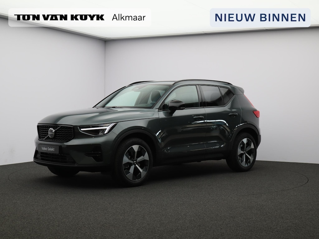 Volvo XC40 2.0 B4 Plus Dark / Pano. dak / Elektr. stoelverstelling / Stoel- + stuurwielverwarming / Harman Kardon Audio / BLIS