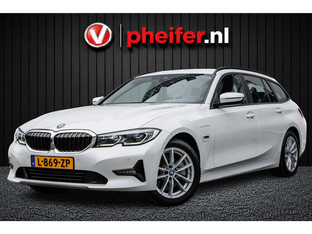 BMW 3-Serie Touring 320e Business Edition Plus Trekhaak/ Leer/ Stoelverwarming/ Camera/ Laserlight