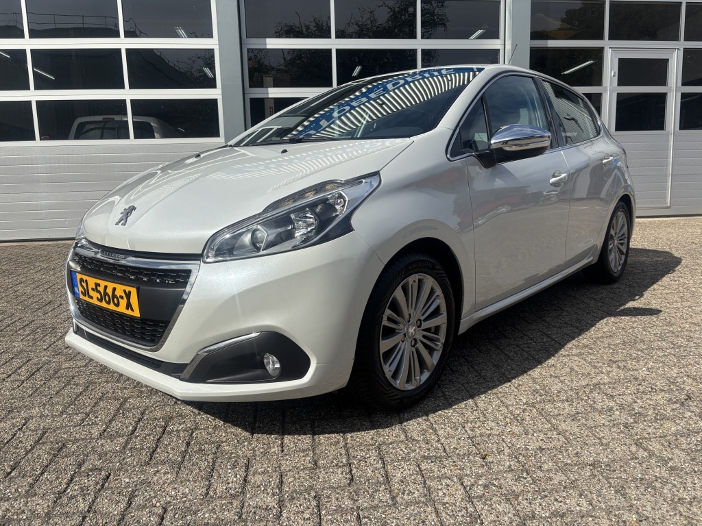 Peugeot 208 1.2 82pk/Carplay/Trekhaak/5drs/Cruise/Clima/PdcAchter
