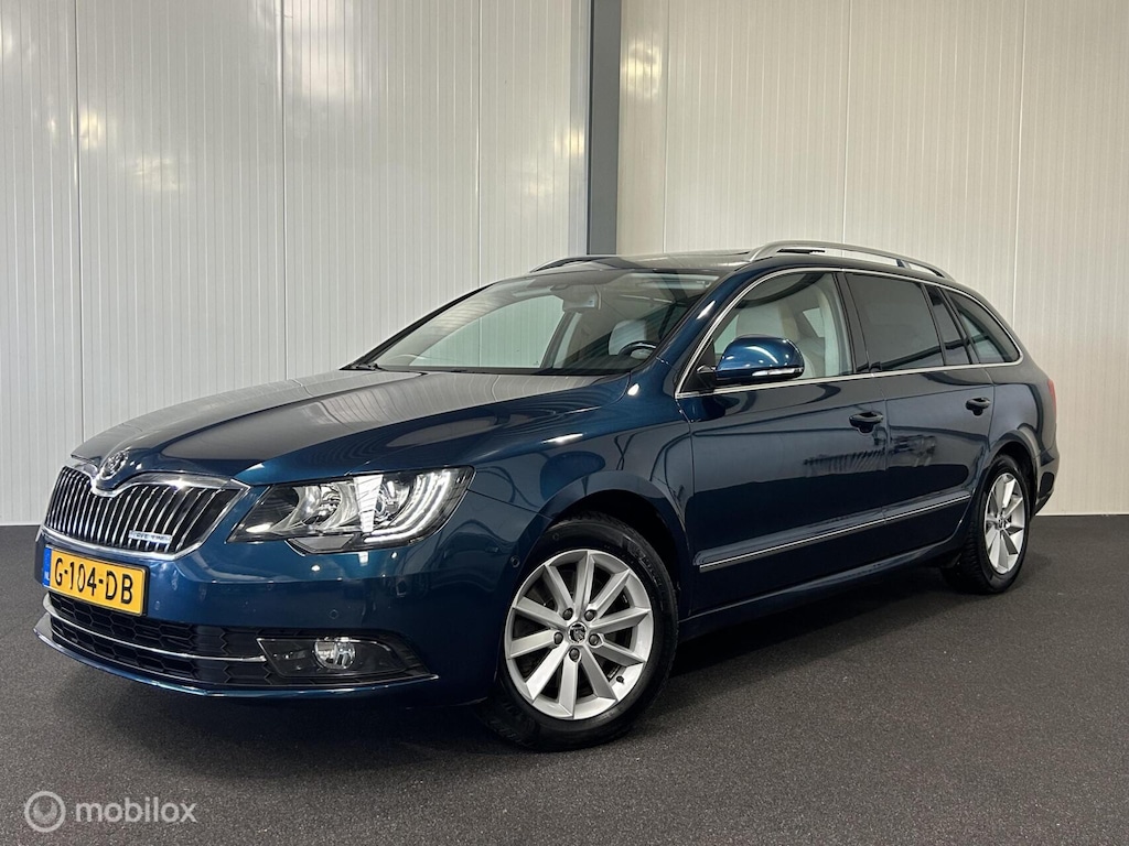 Skoda Superb Combi 1.6 TDI Champs Elysees [ full option ]