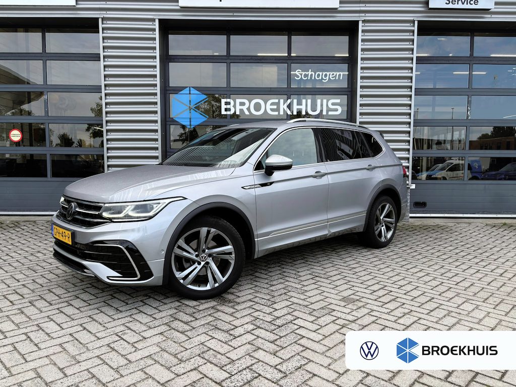 Volkswagen Tiguan Allspace 1.5 TSI 150 pk DSG R-Line Business 7pers. | Wegklapbare Trekhaak | Achteruitrijcamera | Apple Carplay |