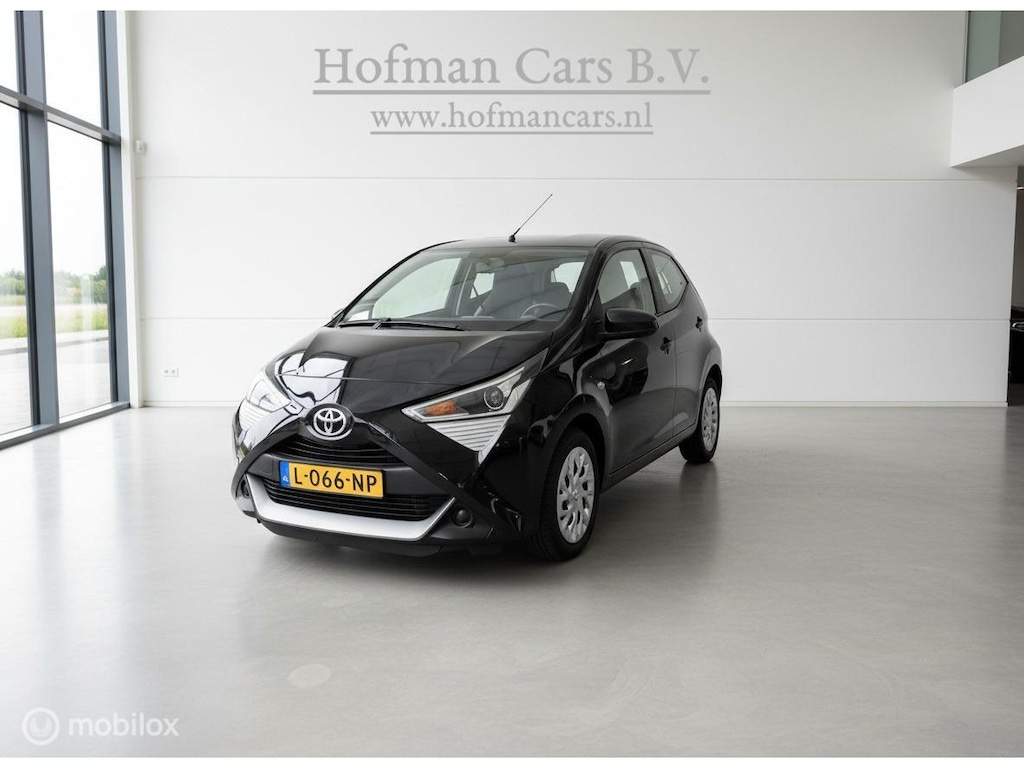 Toyota Aygo 1.0 VVT-i x-play | Camera | Groot Multimedia | 5-deurs | 2 Sleutels | NAP | NL Auto