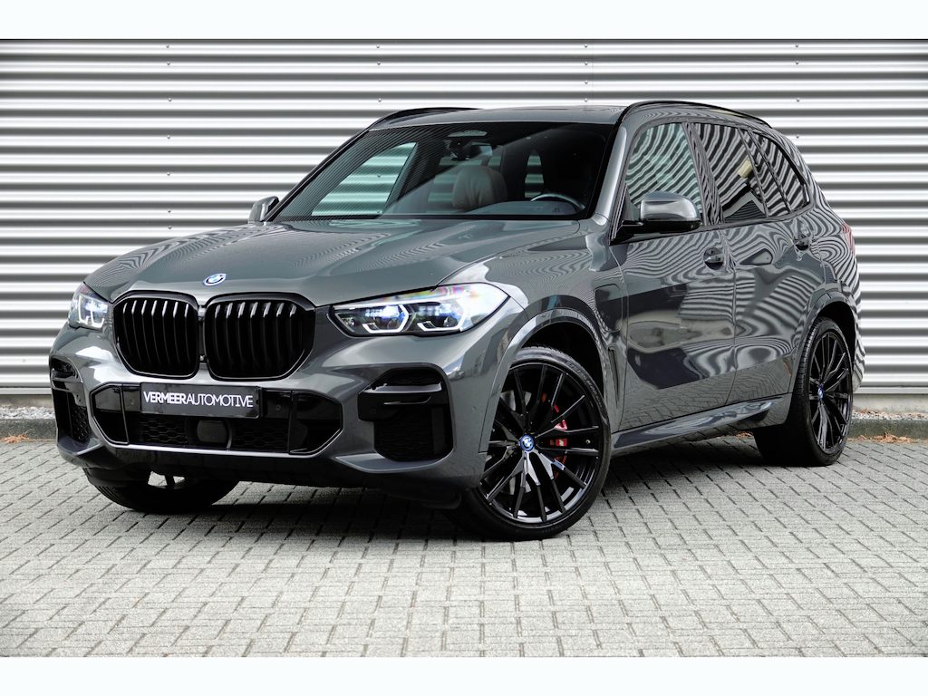 BMW X5 xDrive45e High Executive | M-Sport | Panodak | Achteras Besturing | Laser | HUD |