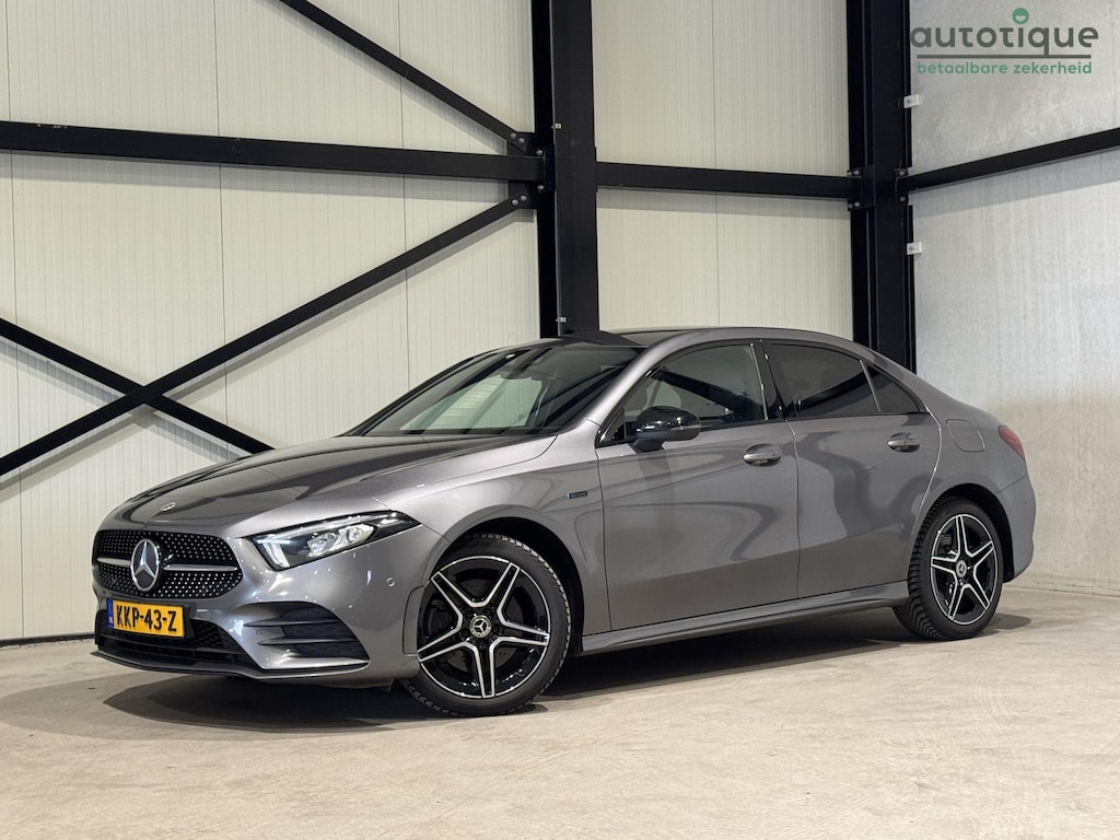 Mercedes-Benz A-klasse 250 e AMG | navi | sfeer | nightpakket | trekhaak |