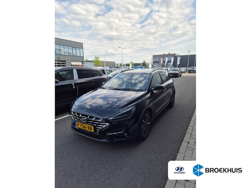 Hyundai i30 Wagon 1.5 T-GDi MHEV 160pk Premium | Trekhaak | Camera | Cruise controle | Dodehoek detectie | Full LED | Elektrische voorstoel | Navigatie | Parkeersensoren voor en achter | Stoelverwarming