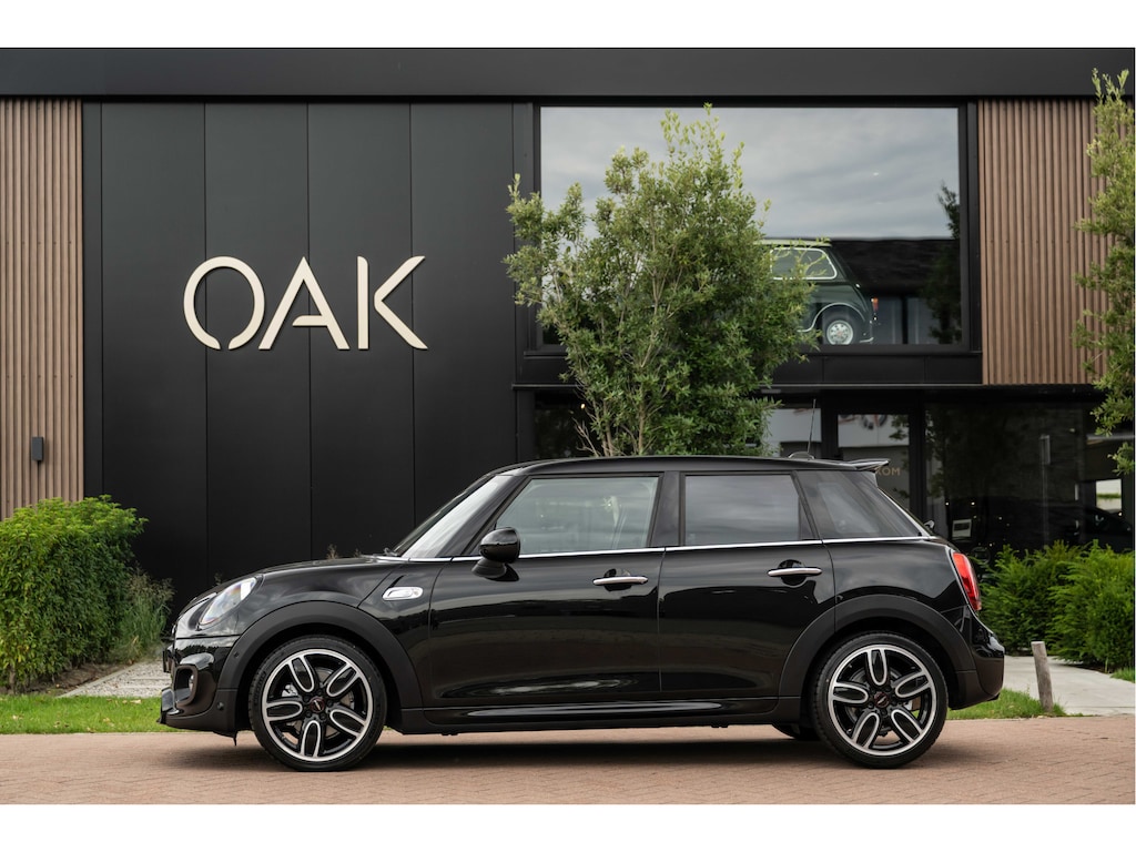 MINI John Cooper Works 5-Deurs 2.0 S | JCW-Trim | Navigatie | Half Leder | 5-Deurs | PDC | 18"LM | Midnight Black