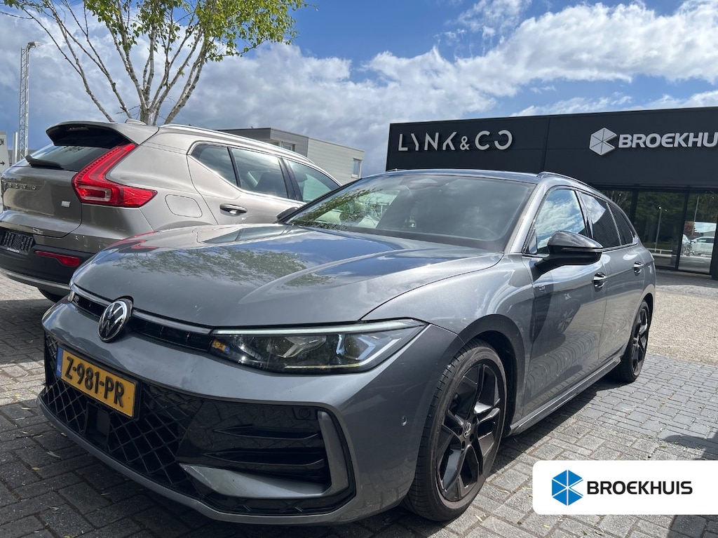 Volkswagen Passat Variant 1.5 eTSI R-Line Business | Wegklapbare trekhaak | Panoramadak | Camera | Elektrische achterklep | Adaptive cruise controle | Dodehoek detectie | Full LED | Stoelverwarming | Parkeersensoren voor en achter