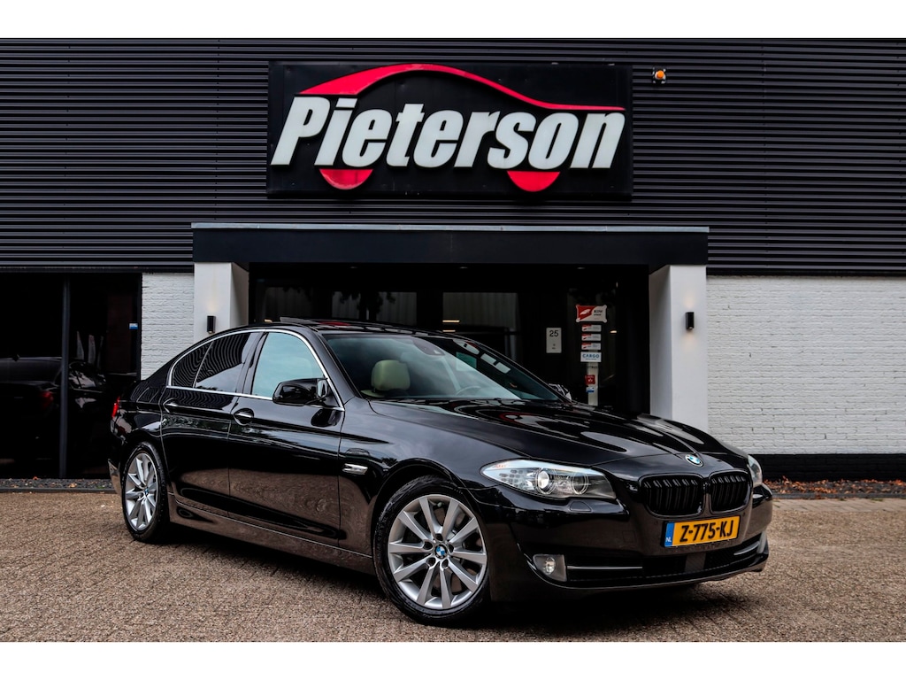 BMW 5-Serie 550i High Executive PANO ALCANTARA SOFTCLOSE HUD