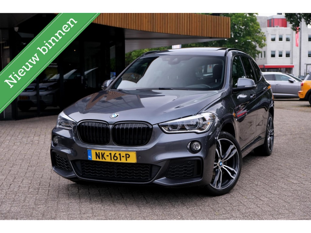 BMW X1 sDrive20i Centennial High Executive|Rijklaar!|M-Sport|Pano|HUD|Camera|Trekhaak|Stoelverwarming