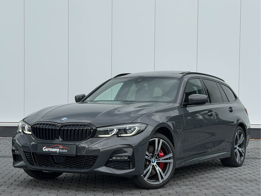 BMW 3-Serie Touring 330e xDrive 292pk M-Sport Dravit Pano Trekhaak Carbon