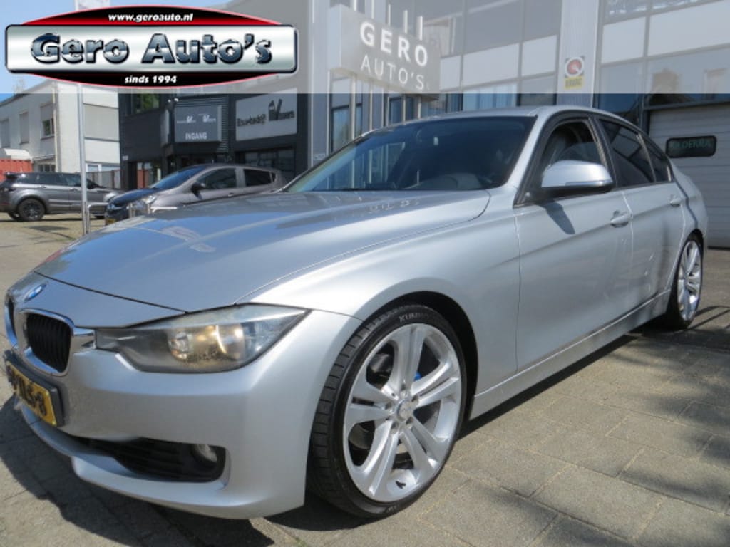 BMW 3-Serie 320i Executive automaat nl-auto 19 inch ,private glass,airco ecc etc