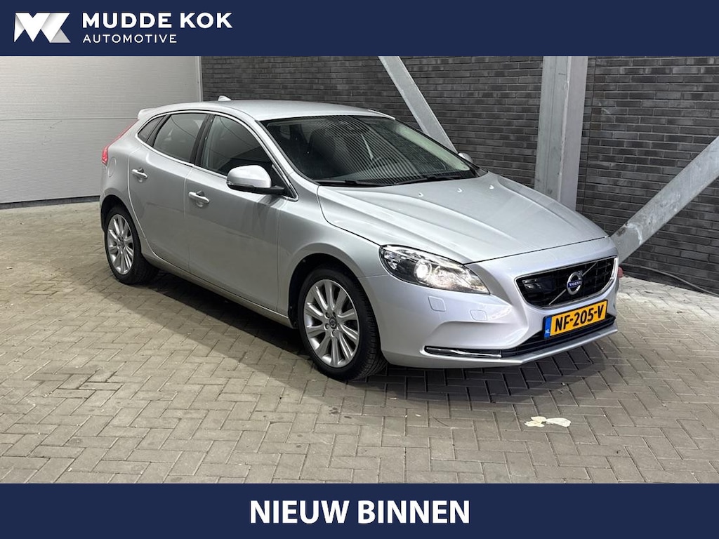 Volvo V40 2.0 D3 Momentum | Standkachel | Trekhaak | BLIS | 17 Inch
