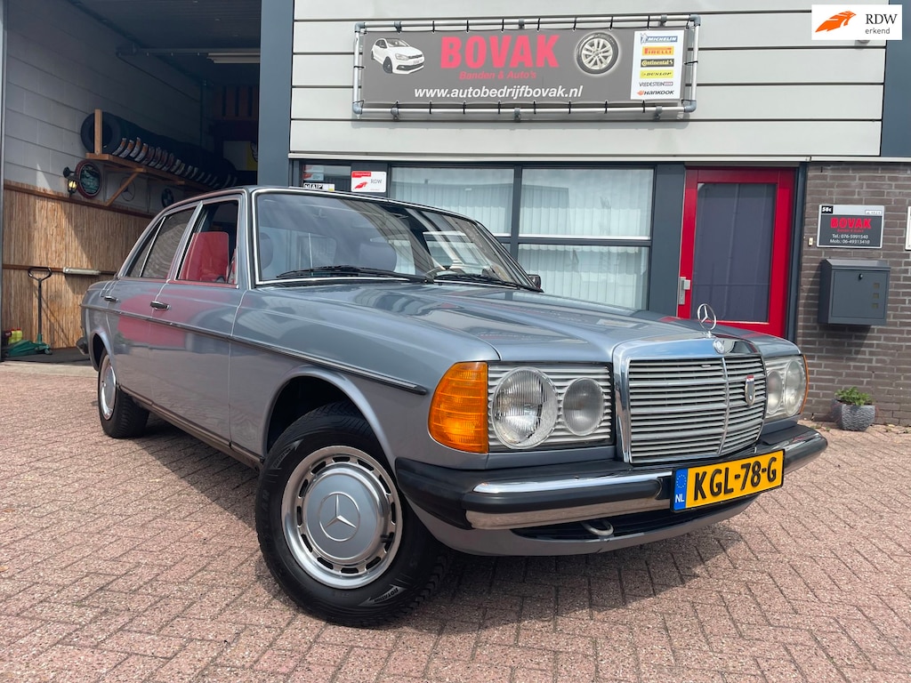 Mercedes-Benz 200-Serie 200-280 (W123) 230 E Sedan