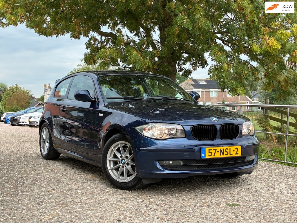 BMW 1-Serie 118i Business Line | Navi + Cruise + Clima Nu € 3.975,-!!!