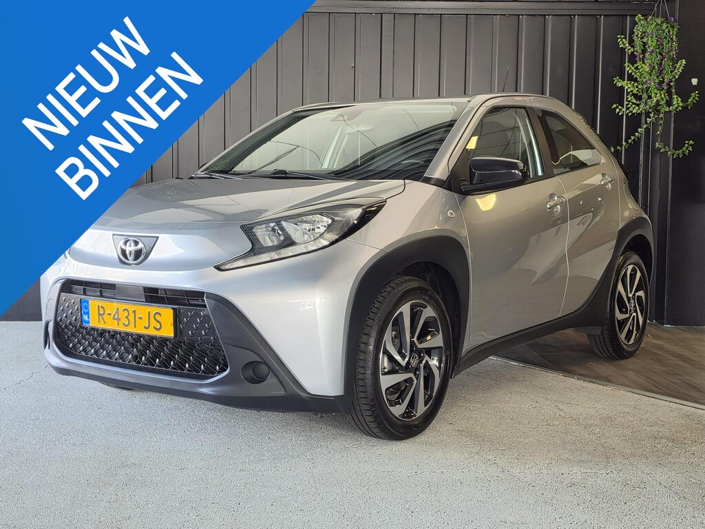 Toyota Aygo X 1.0 VVT-i MT Play | Achteruitrijcamera | LMV 17"| 1e eig (NAP) | Carplay | Cruise Control Adaptief | LED |