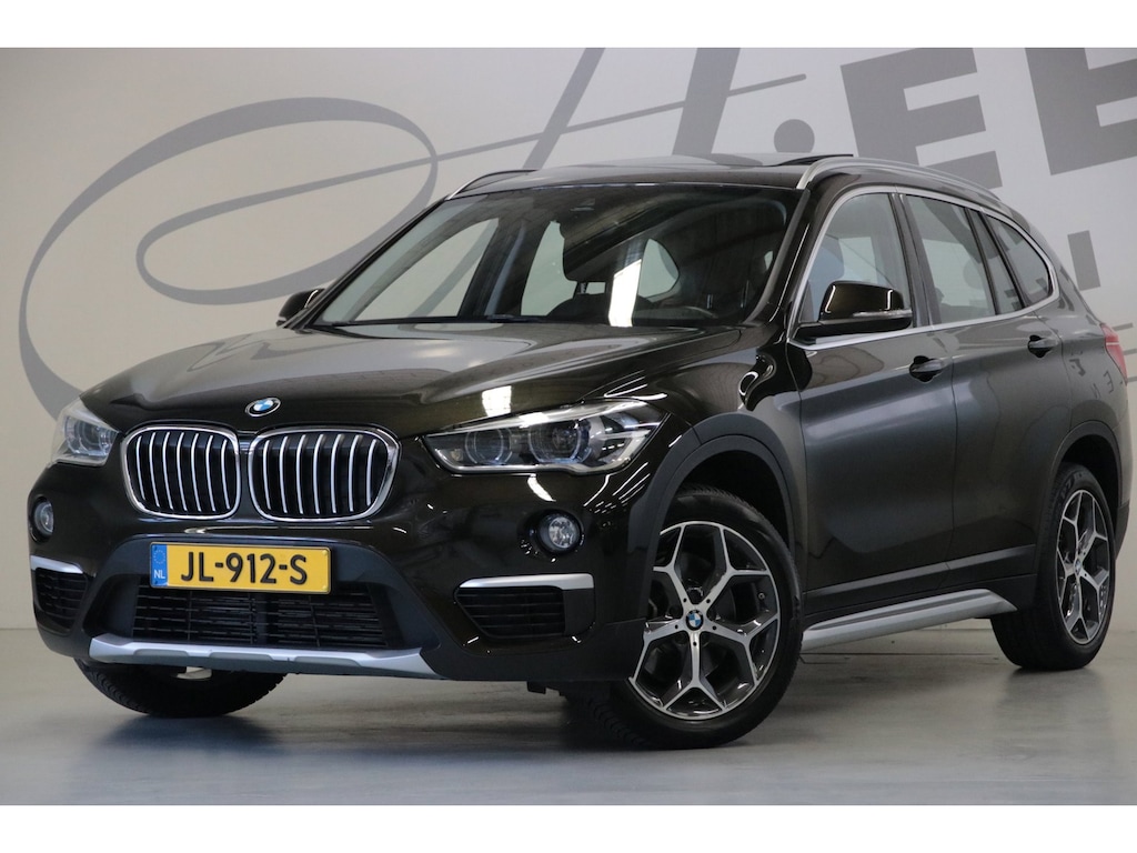 BMW X1 SDrive20i/ Panoramadak/ Trekhaak/