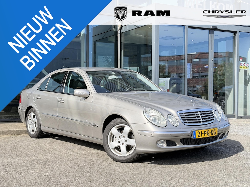 Mercedes-Benz E-klasse 200 K. Elegance volledige onderhoudshistorie