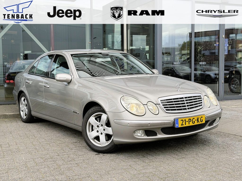 Mercedes-Benz E-klasse 200 K. Elegance volledige onderhoudshistorie