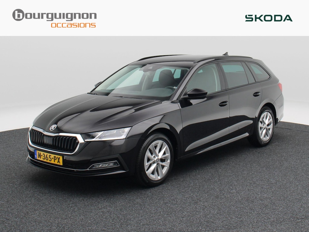 Skoda Octavia Combi 1.5 TSi 150 Pk First Edition | Stoelverwarming | Camera | Cruise Control | Navigatie | CarPlay | Matrix LED | 17 Inch | 60.639 Km !!