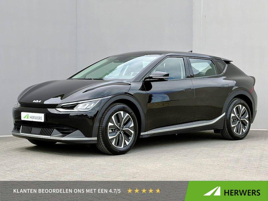 Kia EV6 Edition 77.4 kWh / SOH 100% / Fabrieksgarantie tot 07-2031 / 1.600 kg trekgewicht / Android Auto & Apple Carplay / Navigatie / Cruise Control Adaptief / Climate Control / DAB / Draadloze Telefoonlader / Camera / Parkeerassistent / 19" Lichtmetalen Wielen / Keyless entry & start /