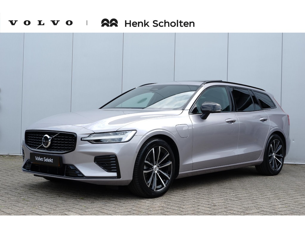 Volvo V60 T8 Plug-in hybrid AWD Ultra Dark | Panoramadak | Trekhaak | 360 graden camera | head-up display | Verwarmbare voorstoelen, achterbank en stuurwiel | Premium audio by Harman Kardon | Apple carplay/Android auto