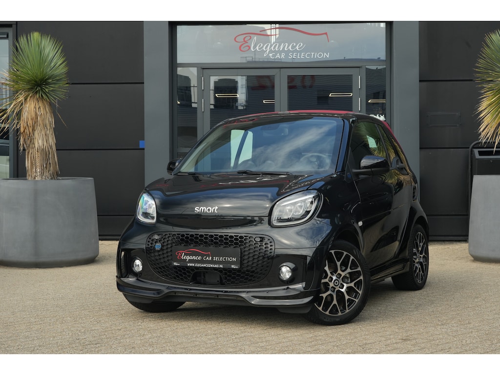 smart EQ Fortwo cabrio Comfort PLUS 18 kWh | 82 PK | Leder | Stoelverwarming | Achteruitrijcamera | Smart Fortwo Cabrio EQ Comfort PLUS 82 PK met elektrische aandrijving en 18 kWh-accu, lederen bekleding, verwarmde voorstoelen, automatische airconditioning, elektrisch bedienbare cabriokap,