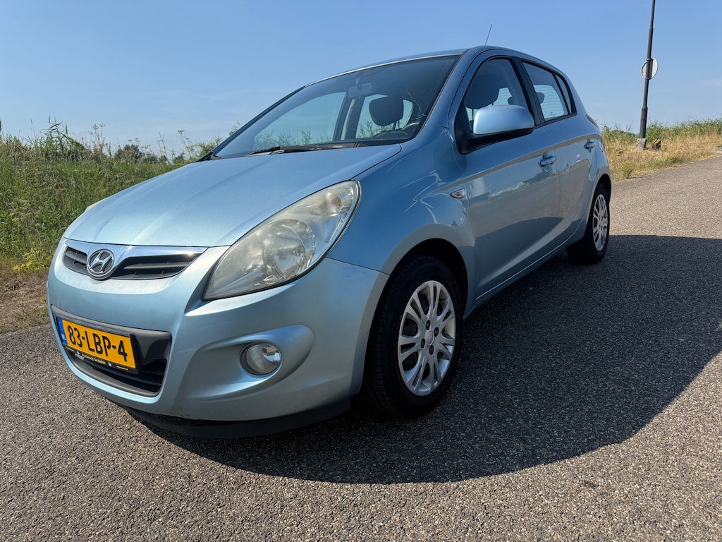 Hyundai i20 1.2i DynamicVersion nette auto incl nw apk - airco ! 1e eigenaar!