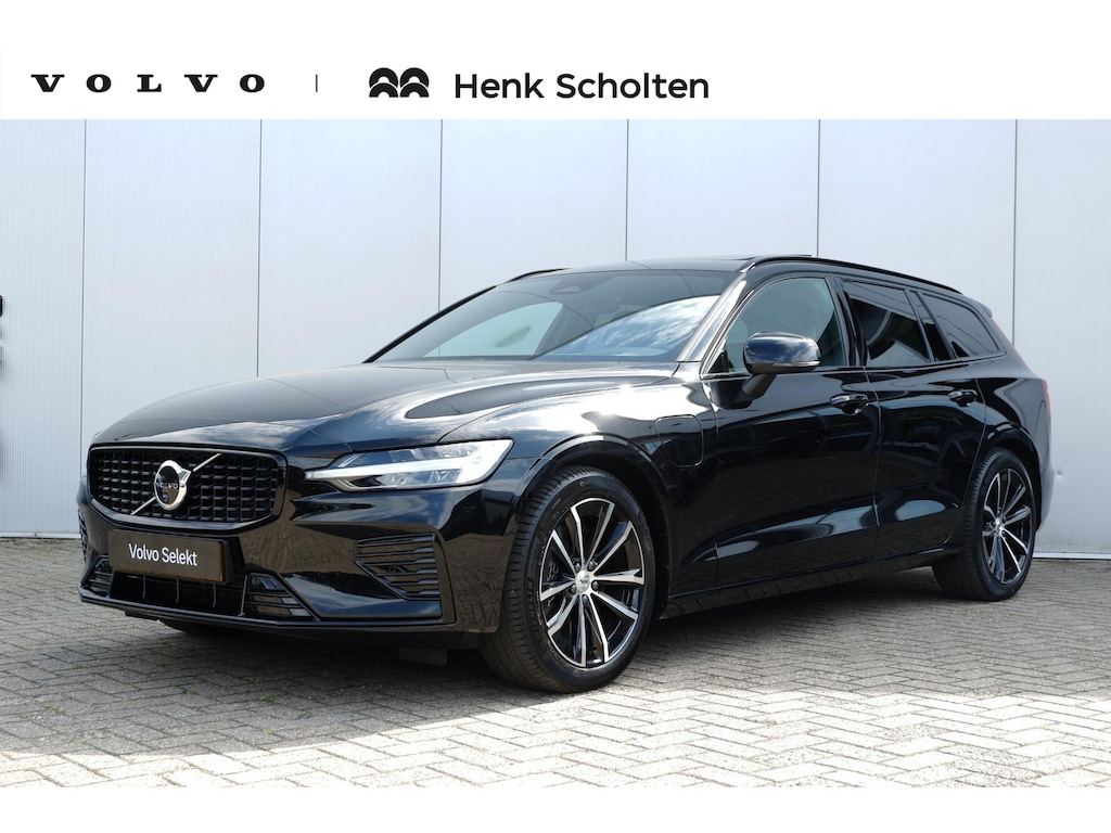 Volvo V60 T8 Plug-in hybrid AWD Ultra Dark | Panoramadak | Trekhaak | Premium audio by Harman Kardon | Head-up display | 360 graden camera | Verwarmbare voorstoelen en stuurwiel |