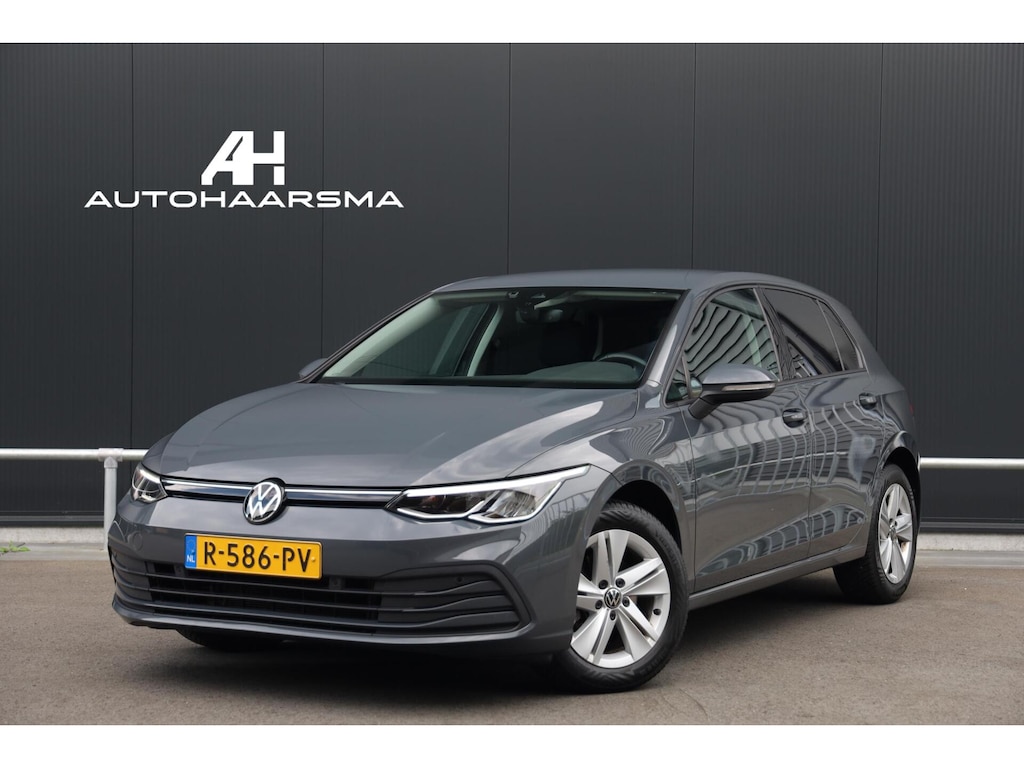 Volkswagen Golf 1.0 TSI 110pk Life Camera Stoel/Stuur verwarming Sfeerverlichting Getint glas CarPlay Clima Cruise