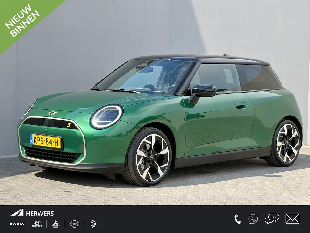 MINI Mini Electric 3-Deurs Cooper SE Paul Smith Ed. S 54.2 kWh / SOH 98% / 3 Fasen / Fabrieksgarantie tot 30-12-2027 / Navigatie / CCS snel laden / Apple Carplay Android / Stuur & Stoelverwarming / Elektrisch verstelbare Stoelen / Climate Control / 360 Graden Camera / Harman/Kardon / HUD /