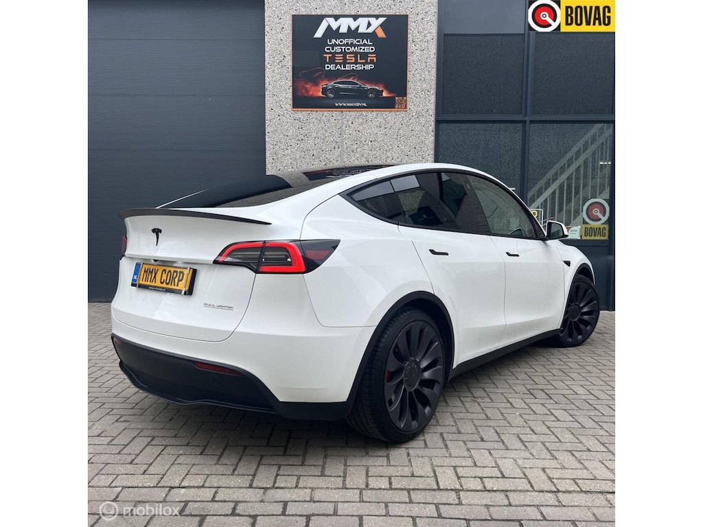 Tesla Model Y Performance + MMX PACK + IAP + TREKHAAK