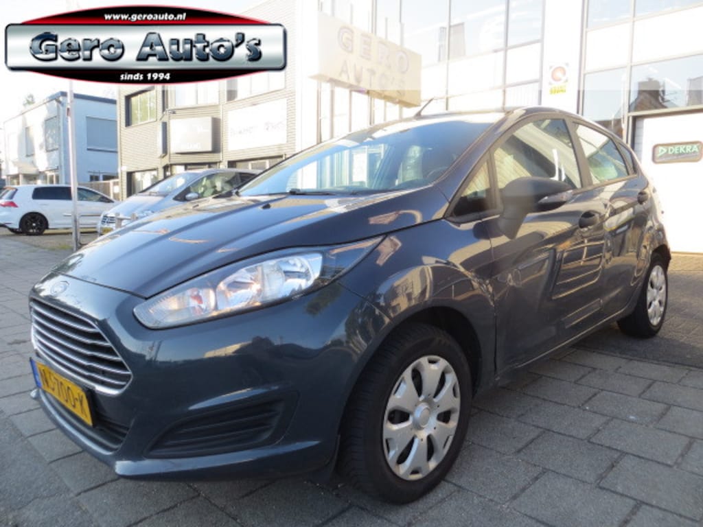 Ford Fiesta 1.25 Titanium 5 deurs let op rijdbare schade ! zie foto`s