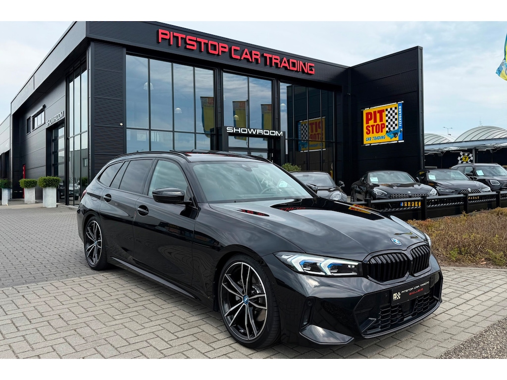 BMW 3-Serie Touring 330e xDrive, M-Sport, Pano, HUD, Adaptive Cruise, Dealer Onderhouden,