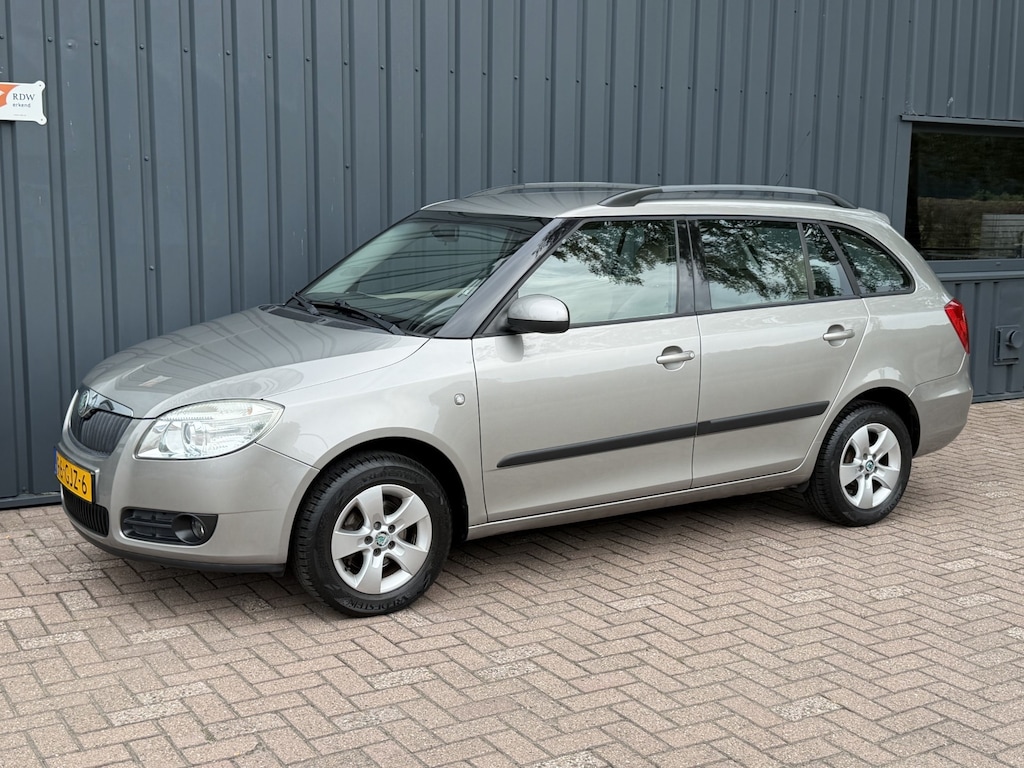 Skoda Fabia Combi 1.4-16V Elegance NL.AUTO!/NAP!/1E EIGENAAR!/APK!/