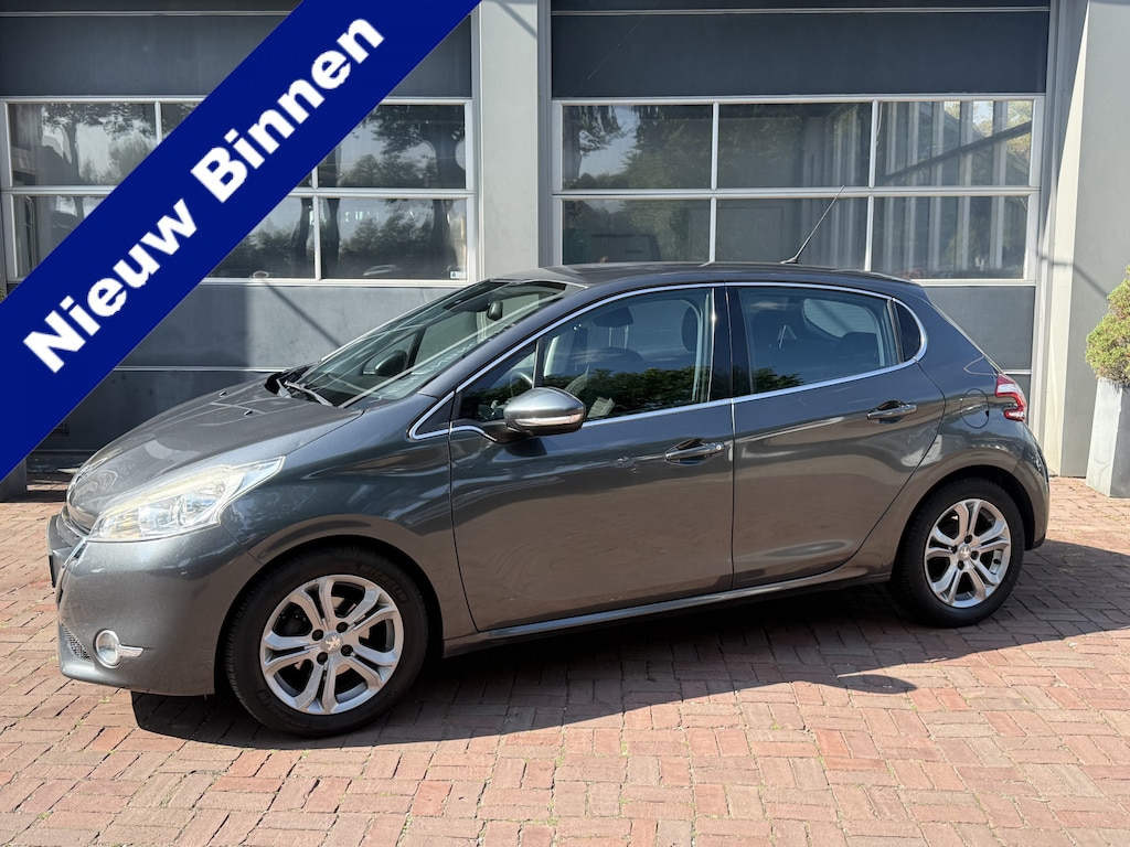 Peugeot 208 1.2 VTi Allure km 112.000 Bj 2014 Navi,16Inch,Clima,Cv Dealer onderhouden !!