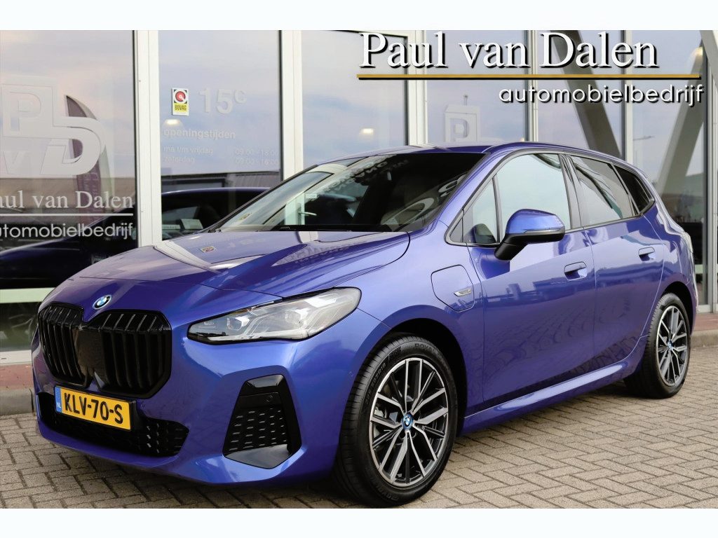 BMW 2-Serie Active Tourer (u06) 225e 245PK XDRIVE M-SPORT SHADOW LINE Navi | SOH 97% | Camera | Adapt.Cruise | Comfort Acces | Dab | Adapt. Led | 18 Inch Lm |
