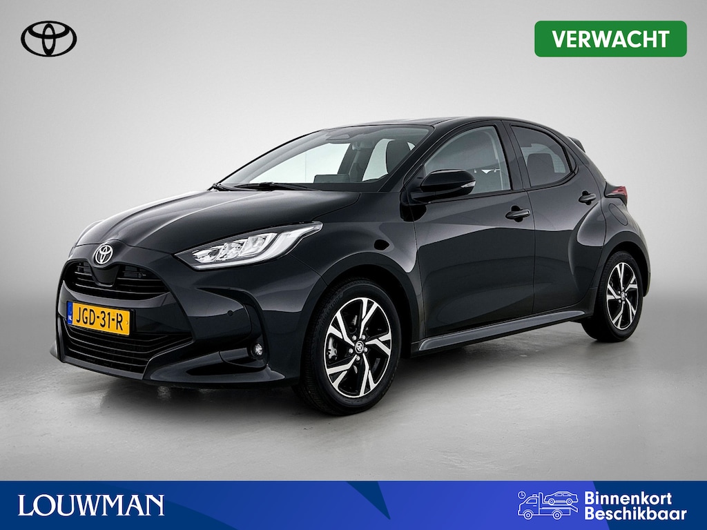 Toyota Yaris 1.5 Hybrid 115 Dynamic Comfort Pack | BTW voertuig | Dealer onderhouden | Stoel+Stuurverwarming | Dodehoek detectie | Parkeersensoren voor+achter | Climate Control | Cruise Control Adaptive | Navigatie | Apple CarPlay/Android